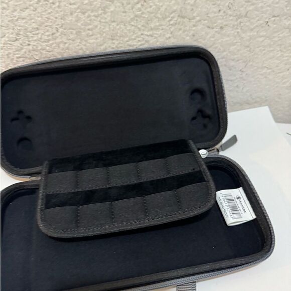 Nintendo switch oled case - Picture 3 of 7